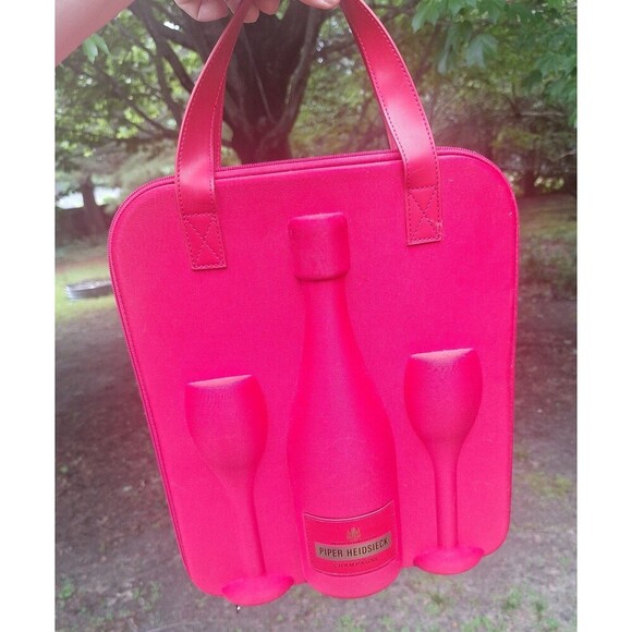 Cooler Wine Case with two Wine Glasses - Picture 2 of 5